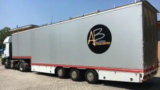camion grigio