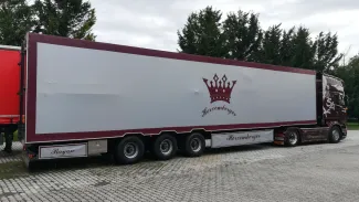 rimorchio camion red